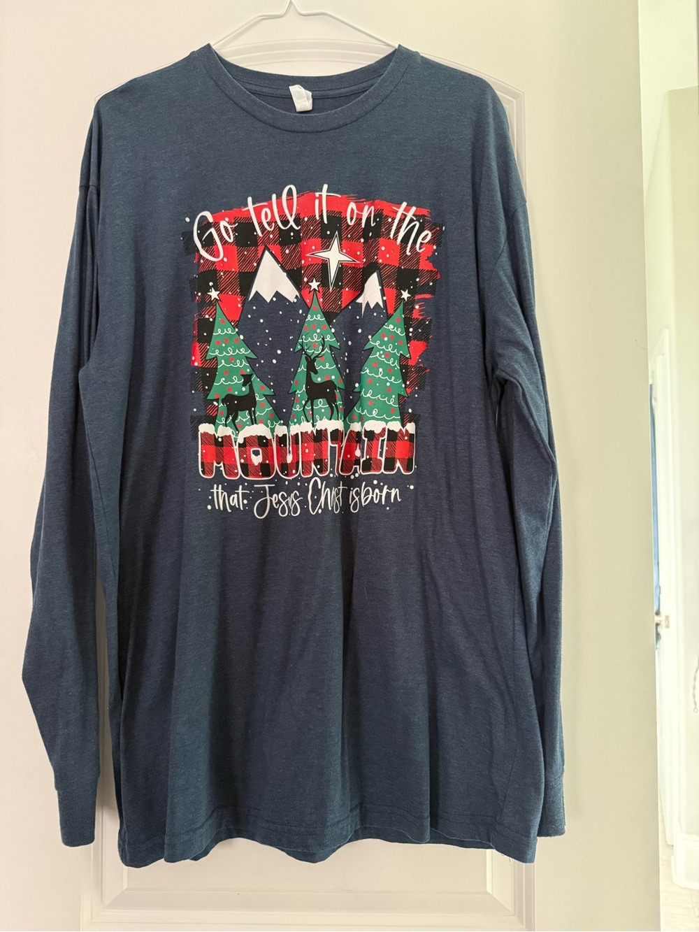 Women’s Navy Holiday Graphic Long-Sleeve Tee